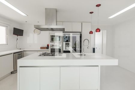 Casa à venda com 632m², 4 quartos e 6 vagas Casa à venda com 632m², 4 quartos e 6 vagasCozinha