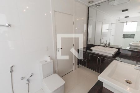 Casa à venda com 632m², 4 quartos e 6 vagas Casa à venda com 632m², 4 quartos e 6 vagasBanheiro da Suíte 4