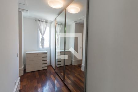 Casa à venda com 632m², 4 quartos e 6 vagas Casa à venda com 632m², 4 quartos e 6 vagasSuíte 4 - armarios