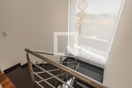 Casa à venda com 632m², 4 quartos e 6 vagas Casa à venda com 632m², 4 quartos e 6 vagasEscada