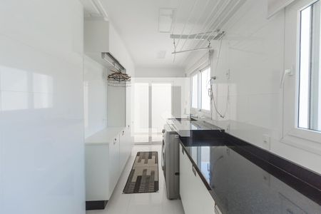 Casa à venda com 632m², 4 quartos e 6 vagas Casa à venda com 632m², 4 quartos e 6 vagasLavanderia