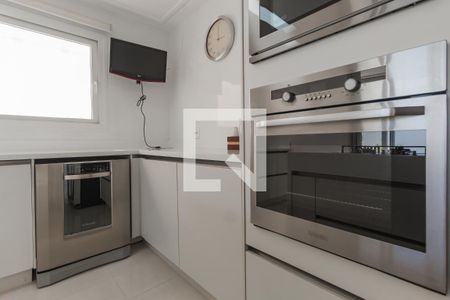 Casa à venda com 632m², 4 quartos e 6 vagas Casa à venda com 632m², 4 quartos e 6 vagasCozinha