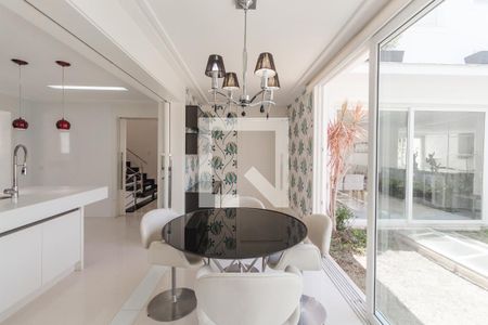 Casa à venda com 632m², 4 quartos e 6 vagas Casa à venda com 632m², 4 quartos e 6 vagasSala de Jantar