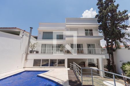 Casa à venda com 632m², 4 quartos e 6 vagas Casa à venda com 632m², 4 quartos e 6 vagasFachada