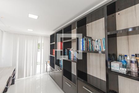 Casa à venda com 632m², 4 quartos e 6 vagas Casa à venda com 632m², 4 quartos e 6 vagasEscritório