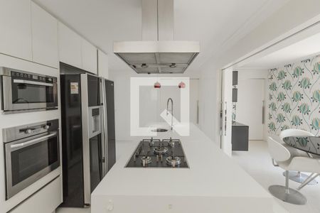 Casa à venda com 632m², 4 quartos e 6 vagas Casa à venda com 632m², 4 quartos e 6 vagasCozinha