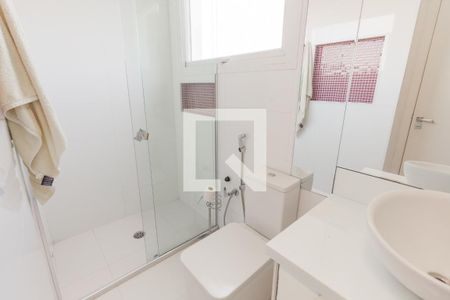 Casa à venda com 632m², 4 quartos e 6 vagas Casa à venda com 632m², 4 quartos e 6 vagasBanheiro da Suíte 1
