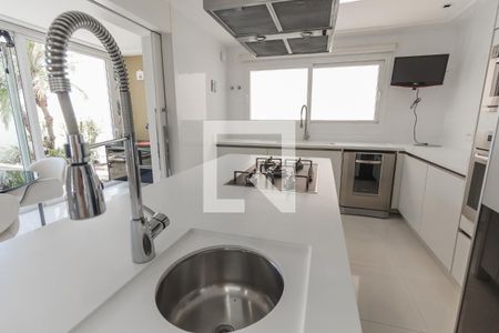 Casa à venda com 632m², 4 quartos e 6 vagas Casa à venda com 632m², 4 quartos e 6 vagasCozinha