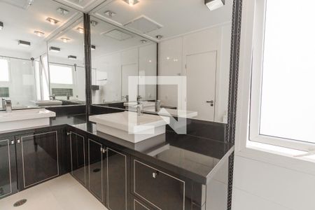 Casa à venda com 632m², 4 quartos e 6 vagas Casa à venda com 632m², 4 quartos e 6 vagasBanheiro da Suíte 4