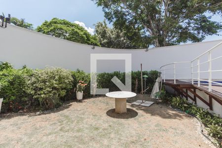 Casa à venda com 632m², 4 quartos e 6 vagas Casa à venda com 632m², 4 quartos e 6 vagasJardim