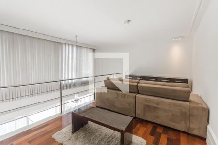 Casa à venda com 632m², 4 quartos e 6 vagas Casa à venda com 632m², 4 quartos e 6 vagasSala de TV