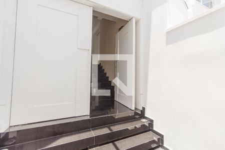Casa à venda com 632m², 4 quartos e 6 vagas Casa à venda com 632m², 4 quartos e 6 vagasHall de entrada
