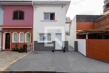 Casa para alugar com 130m², 3 quartos e 1 vaga Casa para alugar com 130m², 3 quartos e 1 vagaFachada Casa