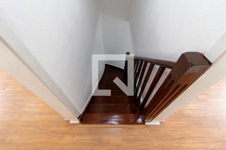 Casa para alugar com 130m², 3 quartos e 1 vaga Casa para alugar com 130m², 3 quartos e 1 vagaEscada