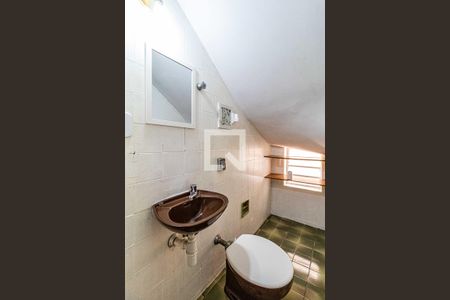 Lavabo de casa à venda com 3 quartos, 140m² em Ferreira, São Paulo