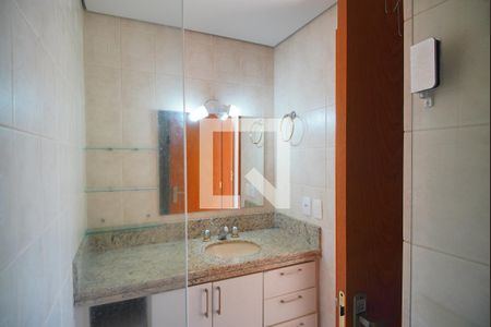 Banheiro da Suíte de apartamento para alugar com 2 quartos, 65m² em Higienópolis, Porto Alegre