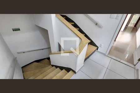 Apartamento para alugar com 65m², 2 quartos e 1 vagaEscada