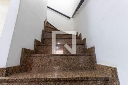 Escada de casa à venda com 2 quartos, 90m² em Jardim Três Marias, São Paulo