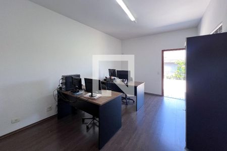 Casa à venda com 385m², 5 quartos e 3 vagasQuarto 4