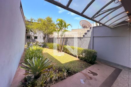 Casa à venda com 385m², 5 quartos e 3 vagasVista