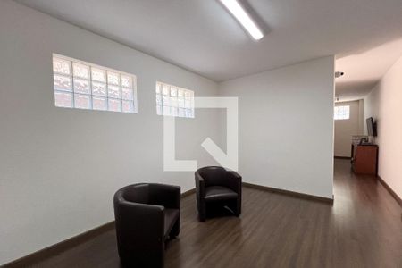 Casa à venda com 385m², 5 quartos e 3 vagasCorredor