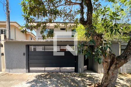 Casa à venda com 385m², 5 quartos e 3 vagasFachada