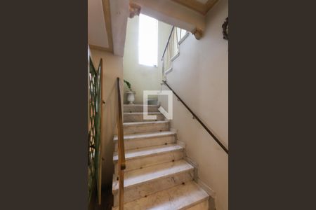 Casa à venda com 160m², 3 quartos e 5 vagasEscada