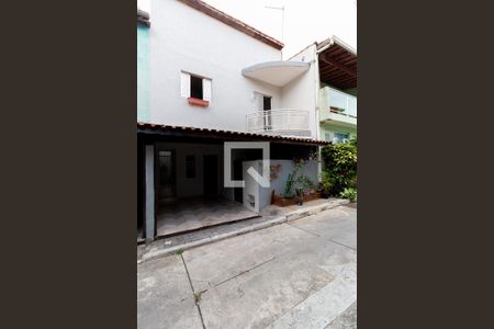 Casa de condomínio à venda com 139m², 3 quartos e 1 vaga Casa de condomínio à venda com 139m², 3 quartos e 1 vagaFachada Interna