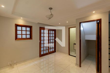 Sala de casa de condomínio à venda com 3 quartos, 139m² em Vila Araguaia, São Paulo