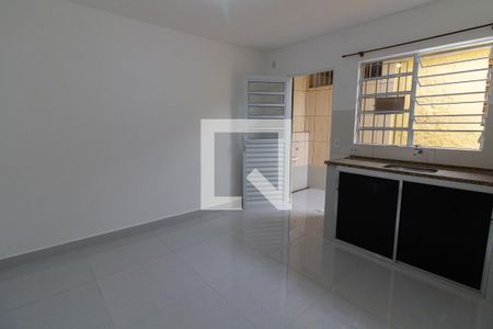 Sala/Cozinha de casa para alugar com 1 quarto, 25m² em Jardim Guarau, São Paulo