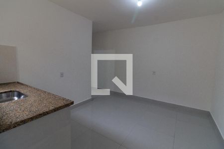 Sala/Cozinha de casa para alugar com 1 quarto, 25m² em Jardim Guarau, São Paulo