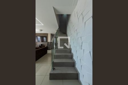 Escada de apartamento à venda com 3 quartos, 115m² em Sítio da Figueira, São Paulo