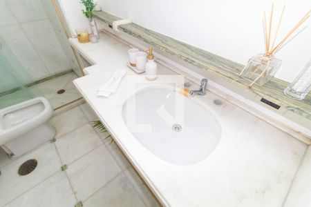 Apartamento à venda com 310m², 4 quartos e 3 vagasBanheiro 