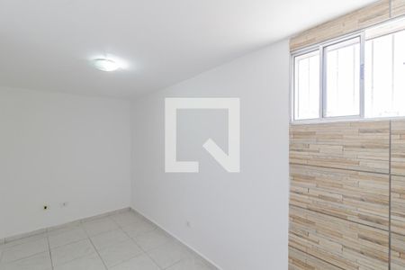 Quarto 1 de casa para alugar com 2 quartos, 60m² em Vila Brasilina, São Paulo