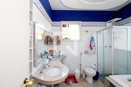 Casa à venda com 386m², 4 quartos e 4 vagasBanheiro da Suite