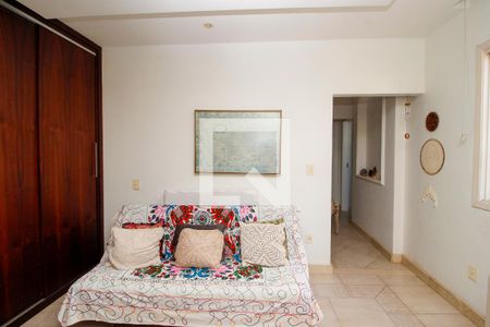 Casa à venda com 386m², 4 quartos e 4 vagasSala de TV