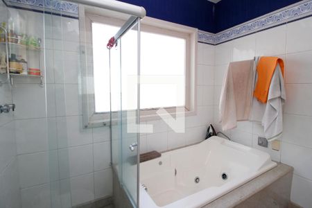 Casa à venda com 386m², 4 quartos e 4 vagasBanheiro da Suite