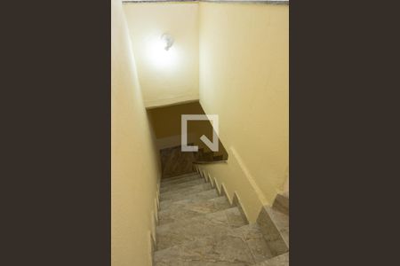 Casa para alugar com 80m², 2 quartos e 1 vaga Casa para alugar com 80m², 2 quartos e 1 vagaEscada Acesso Terraço