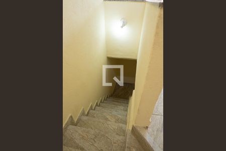 Casa para alugar com 80m², 2 quartos e 1 vaga Casa para alugar com 80m², 2 quartos e 1 vagaEscada Acesso Terraço