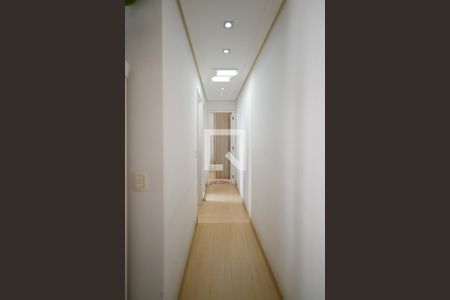 Corredor de apartamento à venda com 2 quartos, 54m² em Vila Liviero, São Paulo
