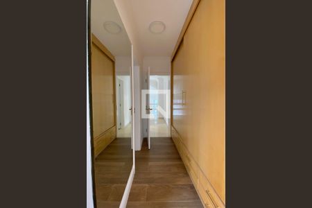 Casa de condomínio à venda com 414m², 4 quartos e 3 vagasCloset da suíte 4