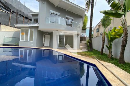 Casa de condomínio à venda com 414m², 4 quartos e 3 vagasPiscina
