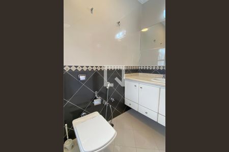 Casa de condomínio à venda com 414m², 4 quartos e 3 vagasBanheiro da Suíte 4