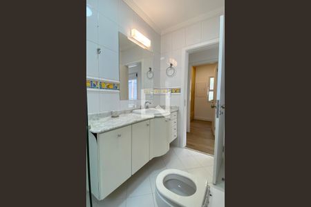 Casa de condomínio à venda com 414m², 4 quartos e 3 vagasBanheiro da Suíte 3