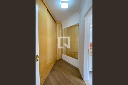 Casa de condomínio à venda com 414m², 4 quartos e 3 vagasCloset da suíte 1