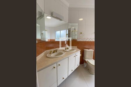 Casa de condomínio à venda com 414m², 4 quartos e 3 vagasBanheiro da Suíte 1