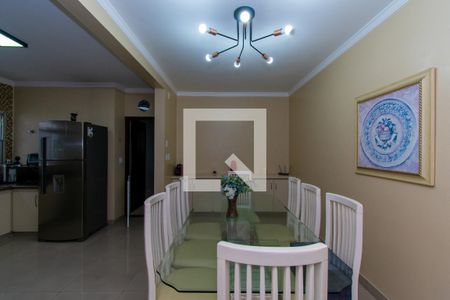 Casa para alugar com 223m², 3 quartos e 4 vagas Casa para alugar com 223m², 3 quartos e 4 vagasSala de Jantar