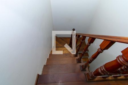 Casa para alugar com 223m², 3 quartos e 4 vagas Casa para alugar com 223m², 3 quartos e 4 vagasEscada