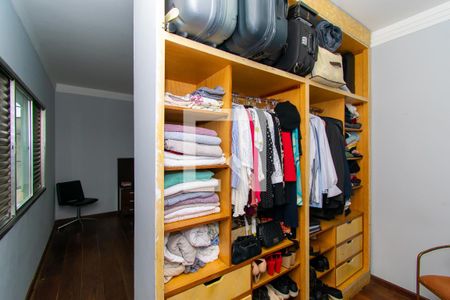 Casa para alugar com 223m², 3 quartos e 4 vagas Casa para alugar com 223m², 3 quartos e 4 vagasCloset da suíte