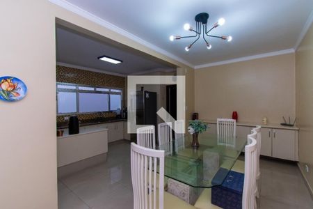 Casa para alugar com 223m², 3 quartos e 4 vagas Casa para alugar com 223m², 3 quartos e 4 vagasSala de Jantar